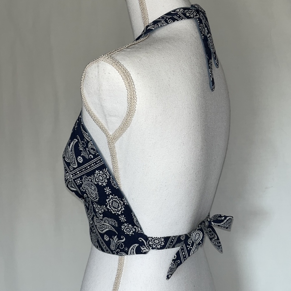 Bandana Reversible Halter
Cotton
Size Small
No tags - Picture 2 of 9